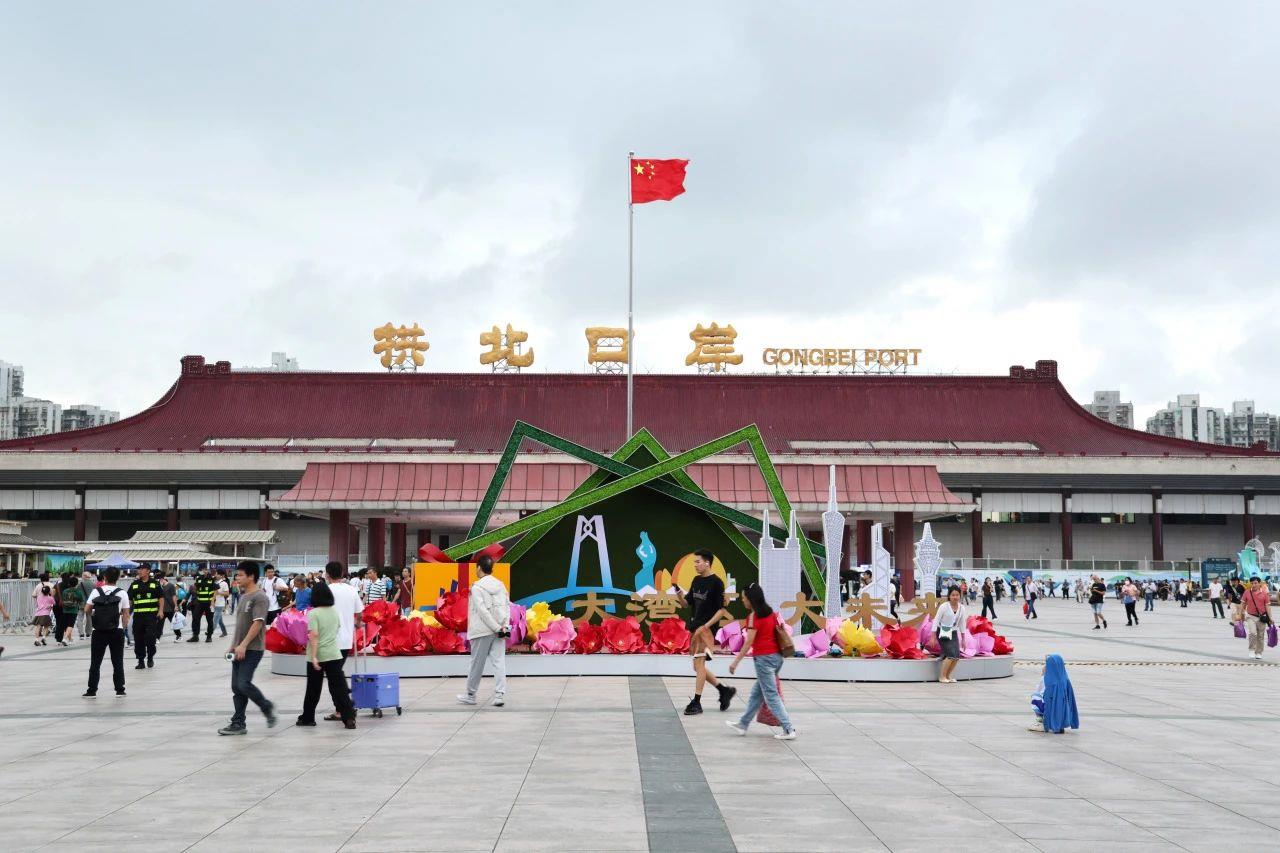 “珠海拱北口岸，尽享便捷停车新体验”